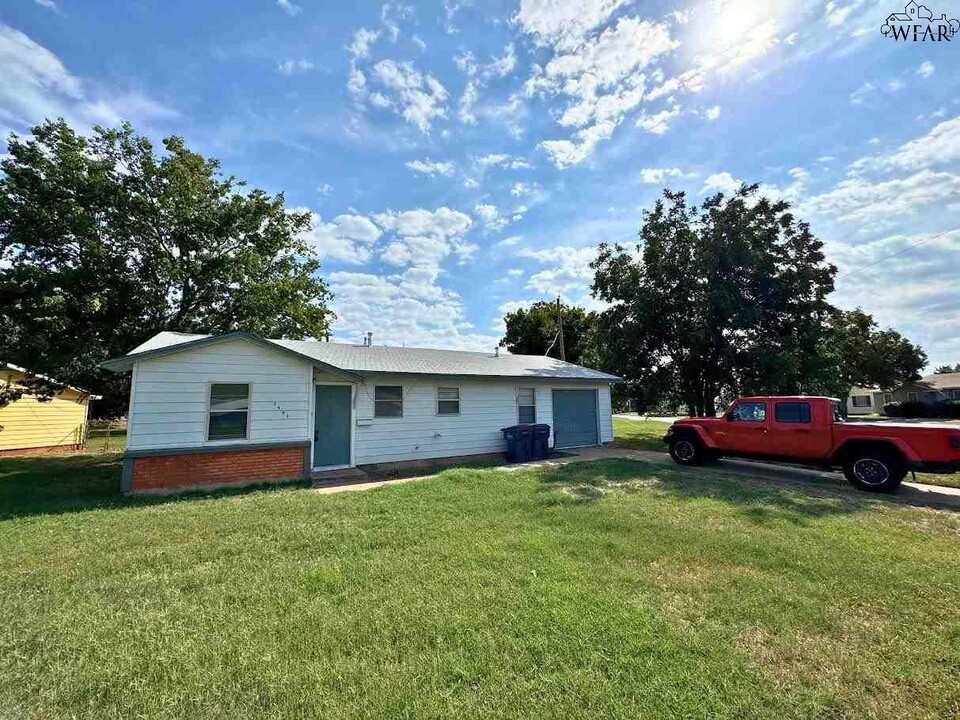 1401 E Cortez Dr in Wichita Falls, TX - Building Photo