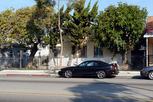 545-549 W Arbor Vitae St Apartments