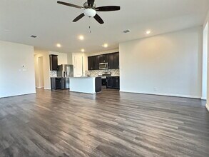 6702 Encore Oaks in San Antonio, TX - Building Photo - Building Photo