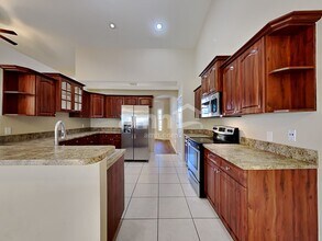 2187 SW Algiers St in Port St. Lucie, FL - Foto de edificio - Building Photo