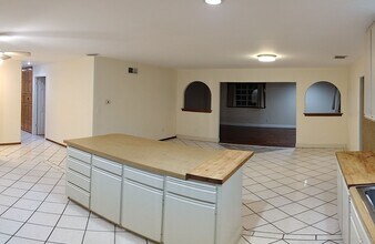 9634 Cecilwood Dr in Santee, CA - Foto de edificio - Building Photo