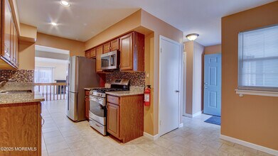 66 Chestnut Way in Englishtown, NJ - Building Photo - Building Photo