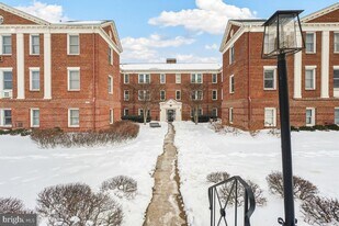 906 S Washington St in Alexandria, VA - Building Photo