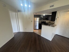 1972 Lake Atriums Cir in Orlando, FL - Building Photo - Building Photo