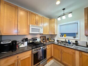 3121 N Hoyne Ave, Unit J02P in Chicago, IL - Building Photo - Building Photo