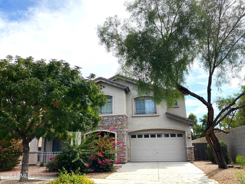 8837 W Glenn Dr in Glendale, AZ - Building Photo