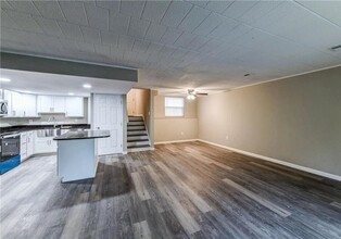 2207 Aurora Dr in Pittsburgh, PA - Building Photo - Building Photo