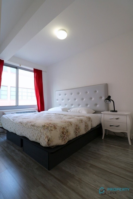 property at 521 W 48th St