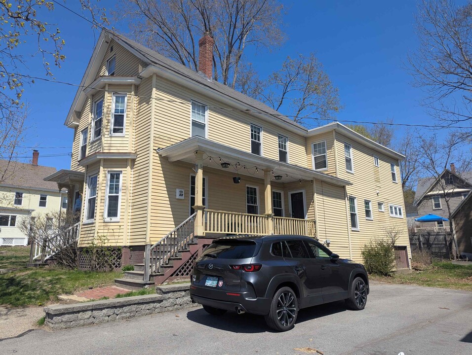 13 Hill St in Dover, NH - Building Photo