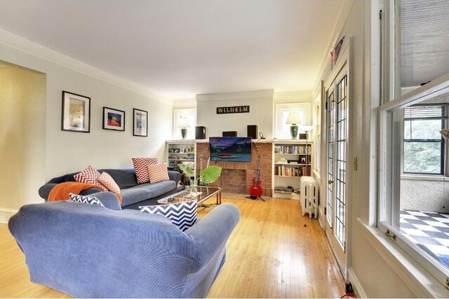 2524 Dupont Ave S in Minneapolis, MN - Building Photo