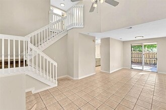 2297 NW 160th Terrace in Pembroke Pines, FL - Foto de edificio - Building Photo