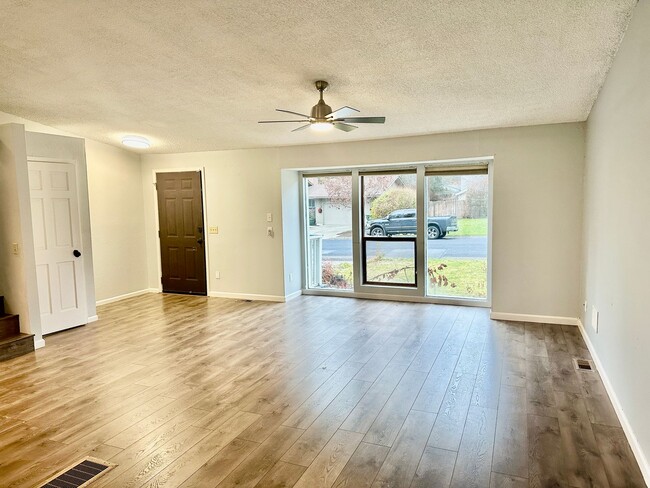 5727 W Pacific Park Dr in Spokane, WA - Building Photo - Building Photo