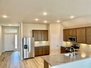 2671 Sagedale Dr in Conroe, TX - Building Photo - Building Photo