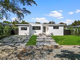 5841 SW 13th St in West Miami, FL - Building Photo