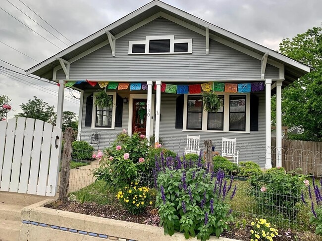 property at 1130 E Crockett St