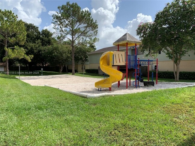 540 Golden Raintree Pl in Brandon, FL - Building Photo - Building Photo