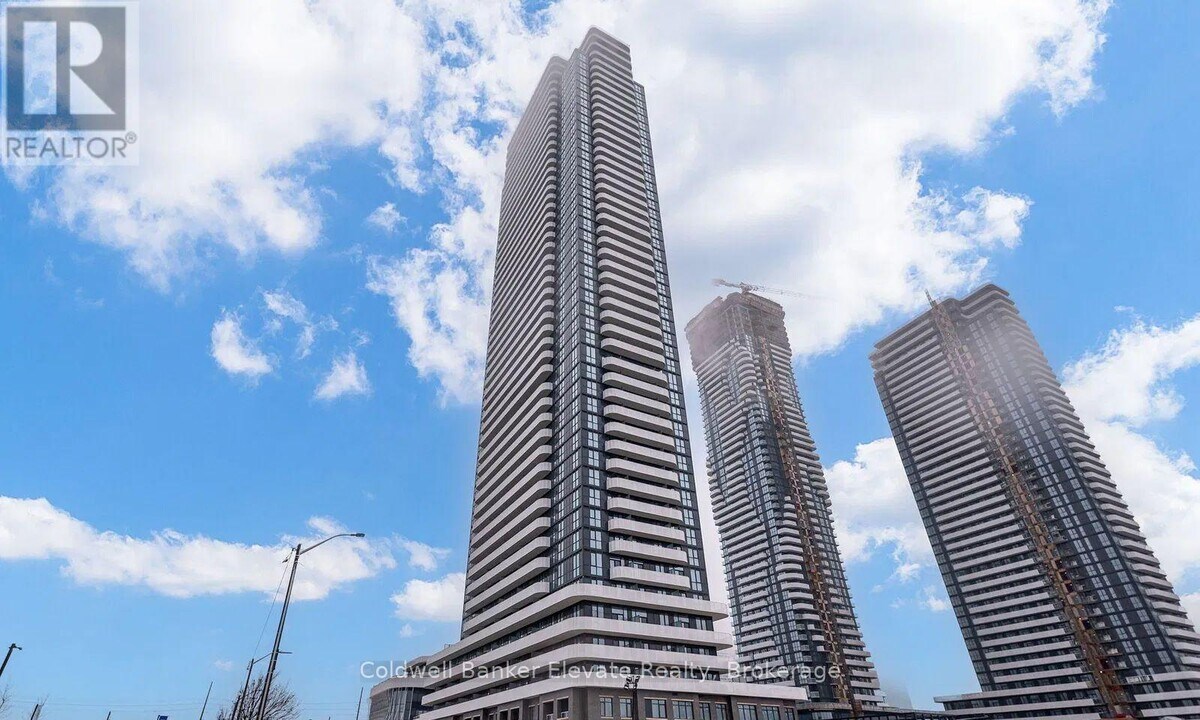 195 Commerce St in Vaughan, ON - Building Photo