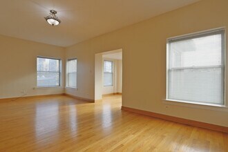 918 W Buena Ave, Unit Apt 3 in Chicago, IL - Foto de edificio - Building Photo