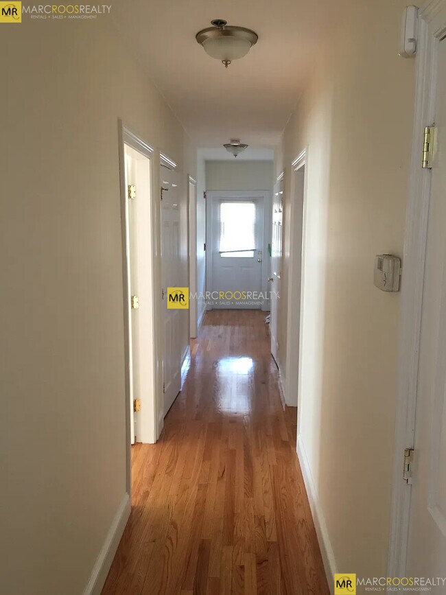 9 Gardner St, Unit 3 in Boston, MA - Building Photo - Building Photo