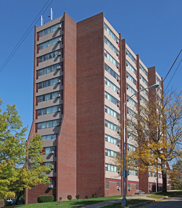 McKeesport Towers in McKeesport, PA - Foto de edificio