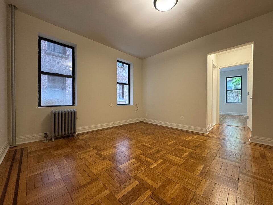 615 Fort Washington Ave in New York, NY - Building Photo