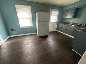102 Robbins Ave, Unit 102B in Jamestown, NC - Building Photo - Building Photo