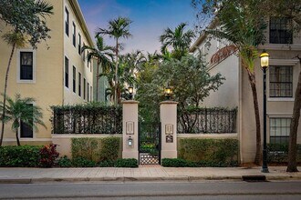 560 S Sapodilla Ave in West Palm Beach, FL - Building Photo - Building Photo