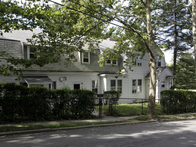 4 Northridge St in Huntington Station, NY - Foto de edificio - Building Photo