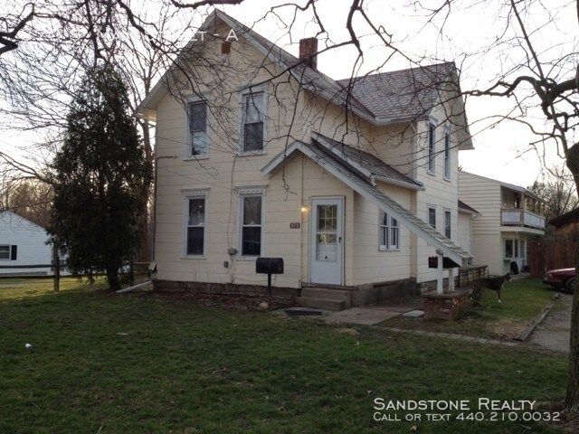 870 S Main St-Unit -A in Amherst, OH - Building Photo - Building Photo