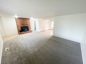 1735 Carlson Dr in Klamath Falls, OR - Building Photo - Building Photo