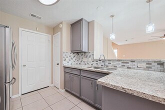 8714 Ashlawn Dr in Houston, TX - Foto de edificio - Building Photo