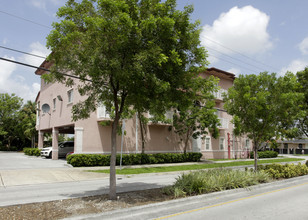 190 E 7th St in Hialeah, FL - Building Photo - Building Photo