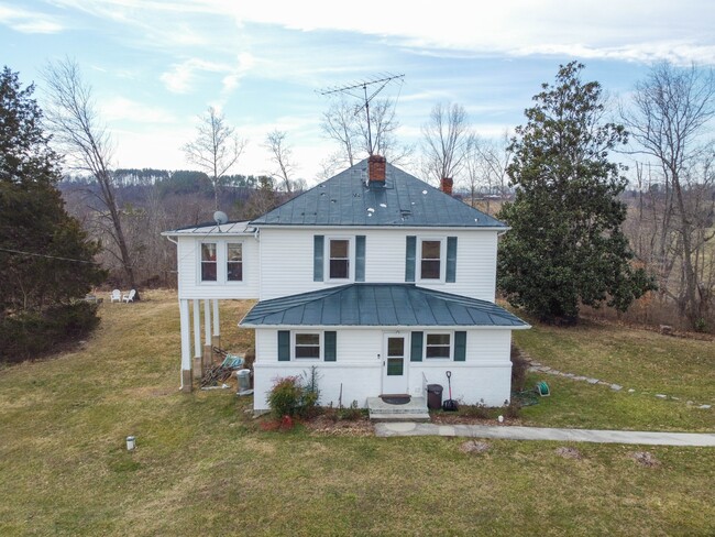 437 Roseland Rd in Roseland, VA - Building Photo - Building Photo
