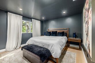 1368 1/2 Yosemite Dr in Eagle Rock, CA - Foto de edificio - Interior Photo