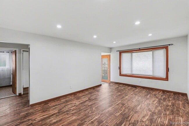 12260 De Grove Dr in Sterling Heights, MI - Building Photo - Building Photo