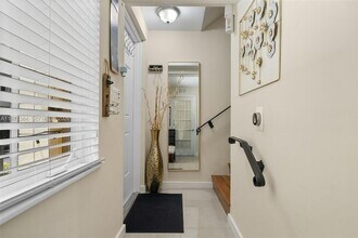 18413 NE 27th Ct in Aventura, FL - Foto de edificio - Building Photo