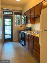 7 Russell Rd in Alexandria, VA - Building Photo - Building Photo
