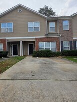 213 Shenandoah Dr in Riverdale, GA - Building Photo