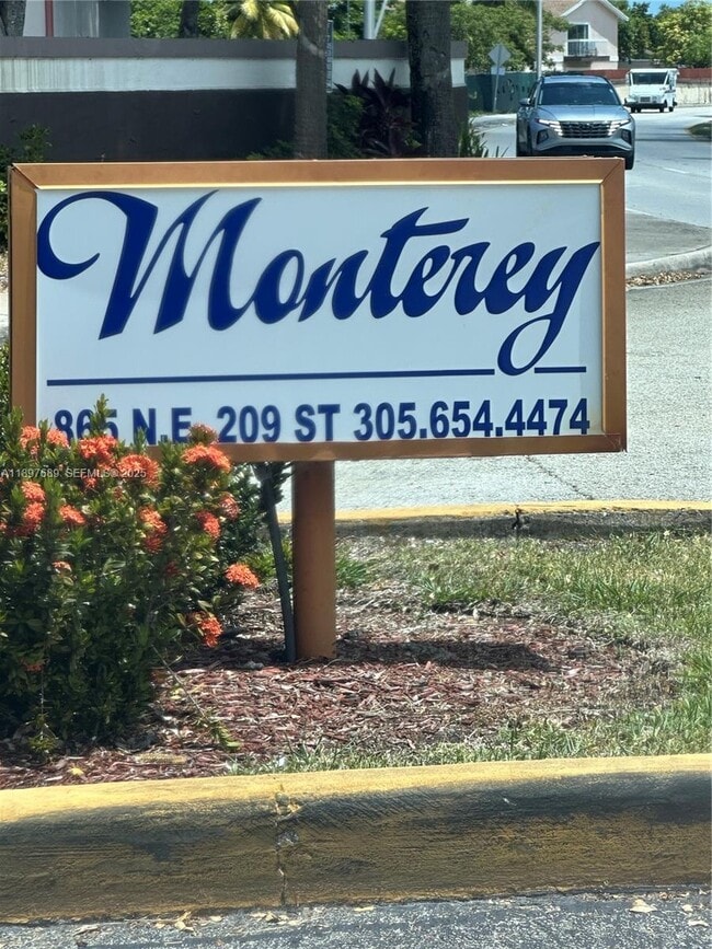 855 NE 209th St in North Miami Beach, FL - Building Photo - Building Photo