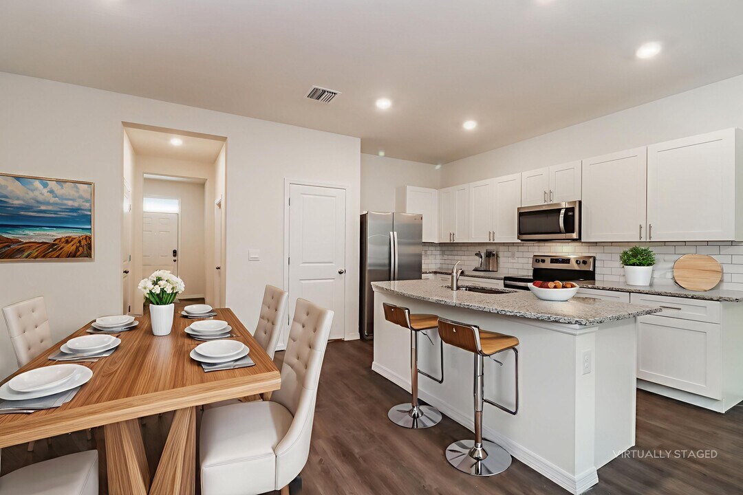 11879 Mountain Retreat Ln in Riverview, FL - Building Photo