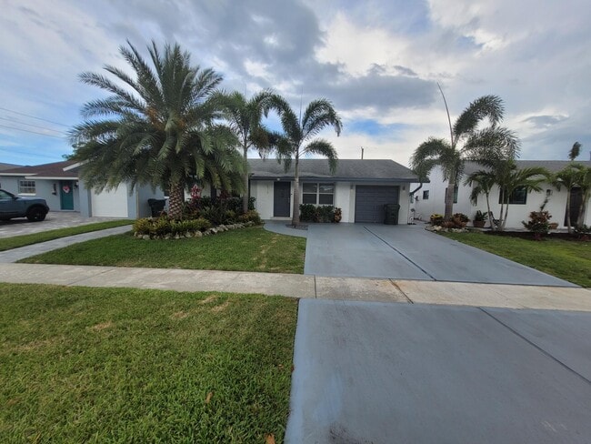 516 NW 54th St in Boca Raton, FL - Building Photo - Building Photo