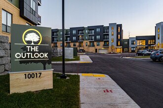 The Outlook at 1000 Oaks in Verona, WI - Building Photo - Building Photo