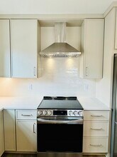 117 W Wisconsin Ave, Unit 117 Wisconsin Ave in Pewaukee, WI - Foto de edificio - Building Photo