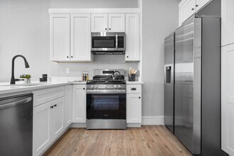 390 Meridian St, Unit 1 in Boston, MA - Building Photo - Building Photo