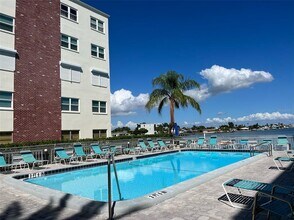 5555 Gulf Blvd in St Pete Beach, FL - Building Photo - Building Photo