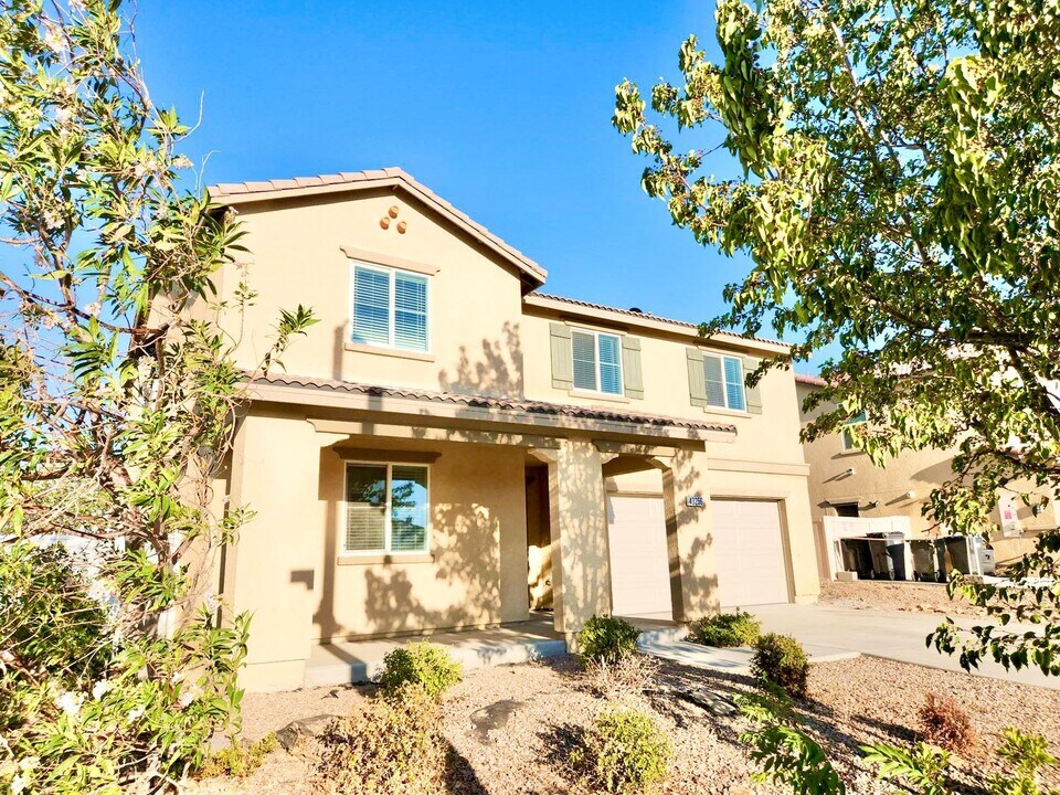 43256 Carol Dr in Lancaster, CA - Building Photo