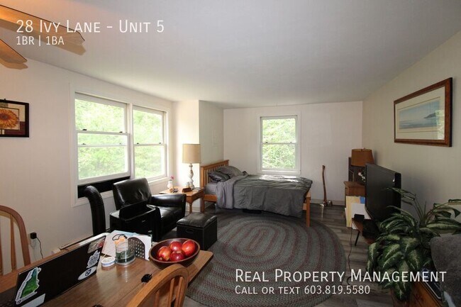 28 Ivy Ln in Barrington, NH - Foto de edificio - Building Photo