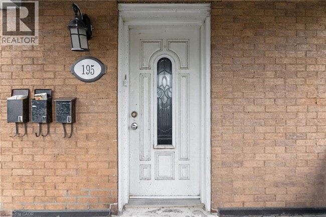 property at 195 Victoria St N