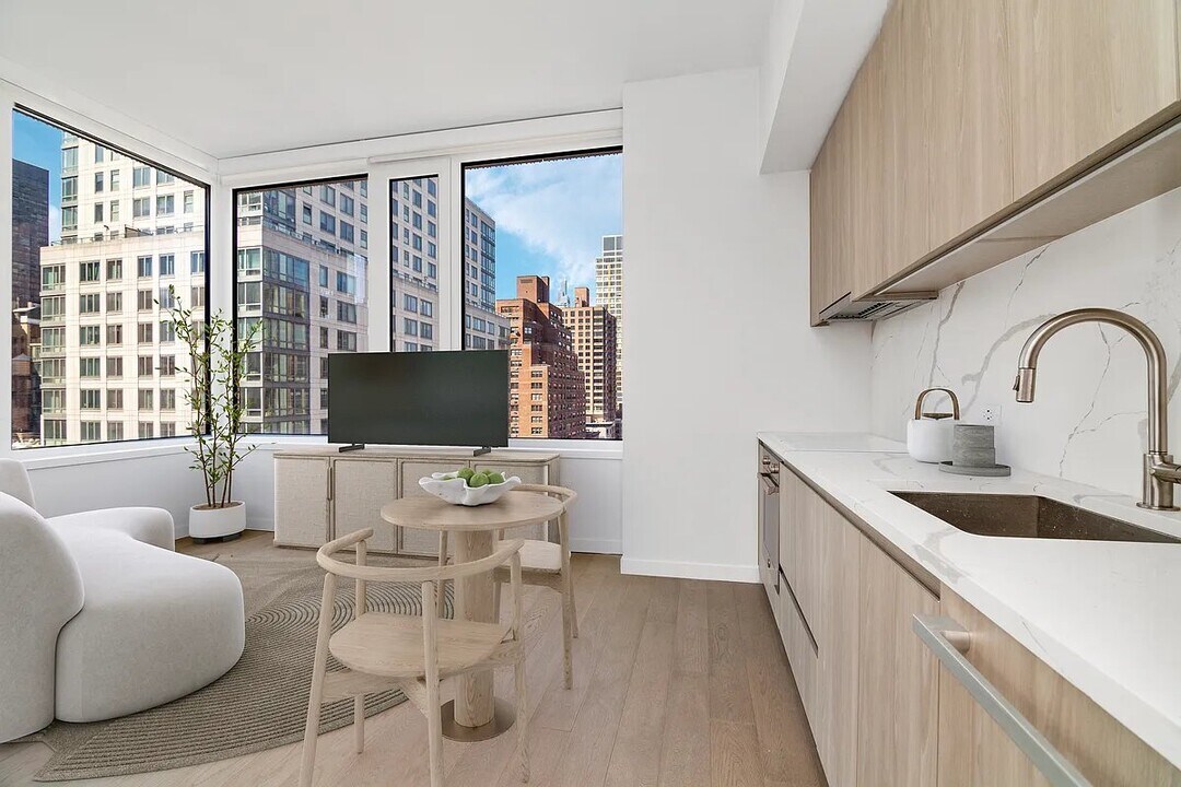 200 E 23rd St in New York, NY - Building Photo