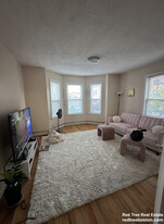 6 Bickford Ave, Unit 3 Apartamentos